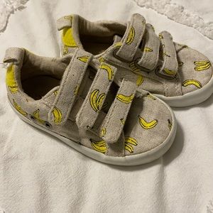 Banana Velcro shoes